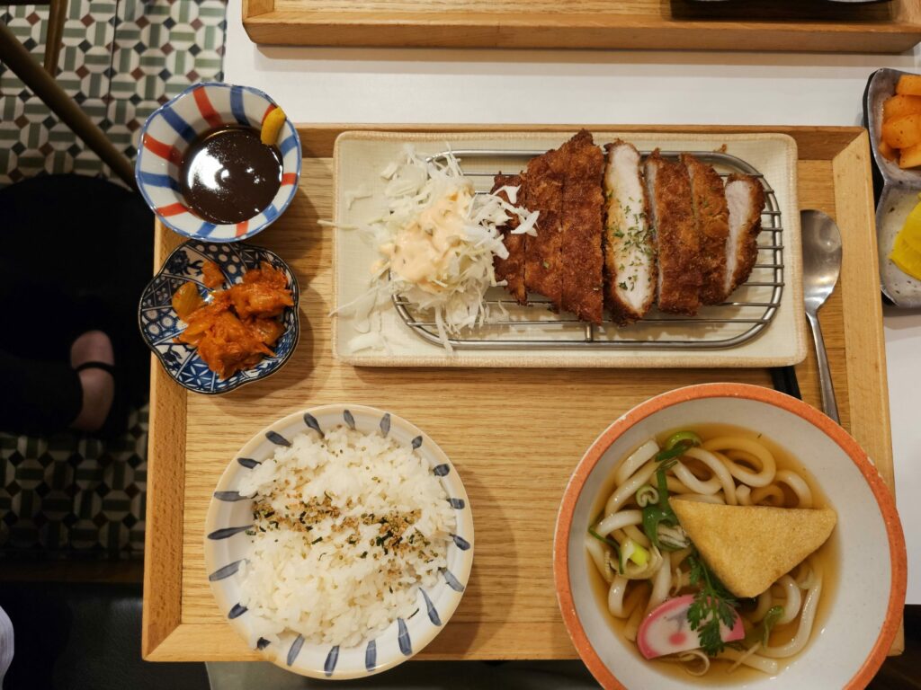 Tokyo Gyu-don in Gangnam A Confluence of Tender Curry and Pork Cutlet